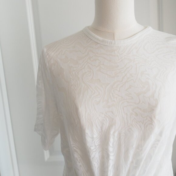 Luluemon White Crescent Tee Veil Short Sleeve Sheer Swirl Pattern Size Small - Picture 5 of 13